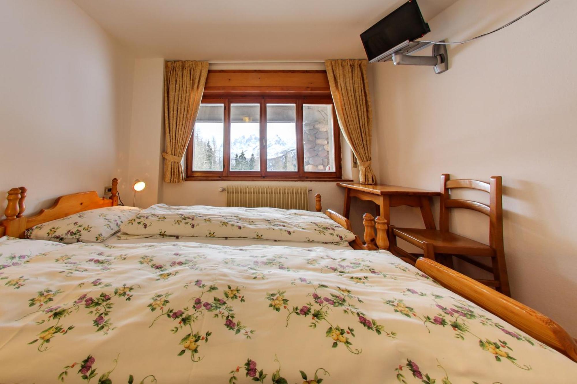 Rifugio Flora Alpina Hotel Passo San Pellegrino Exterior photo