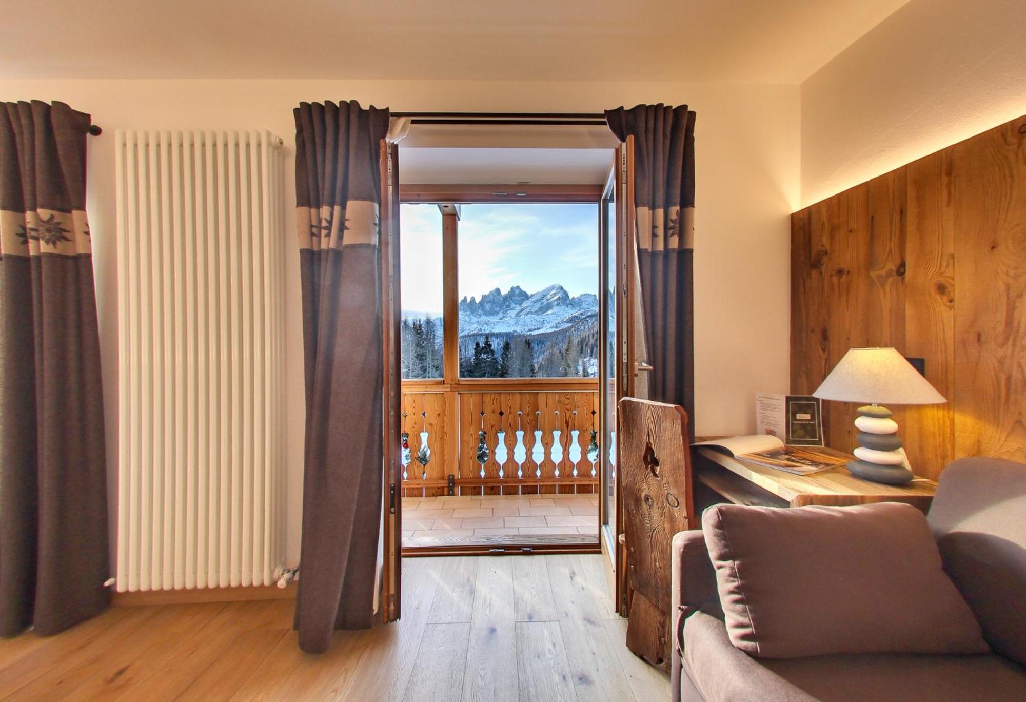 Rifugio Flora Alpina Hotel Passo San Pellegrino Exterior photo
