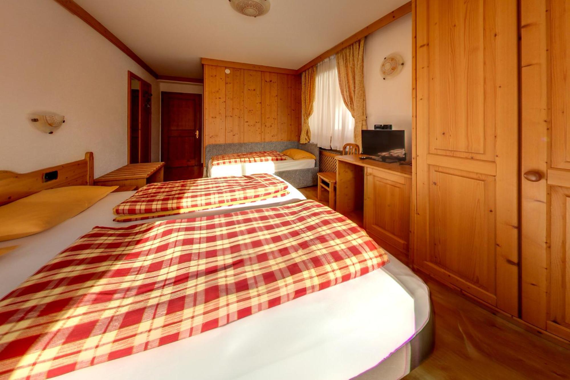 Rifugio Flora Alpina Hotel Passo San Pellegrino Exterior photo