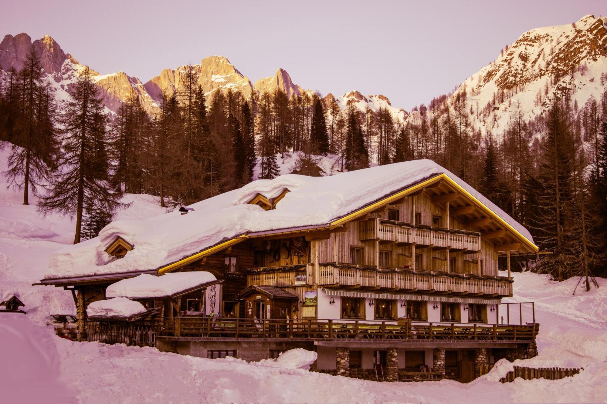Rifugio Flora Alpina Hotel Passo San Pellegrino Exterior photo